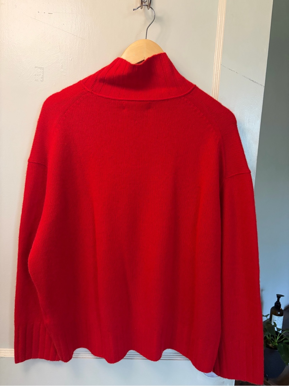 Women’s Banana Republic 100% Cashmere Red Turtleneck Sweater NWT - Picture 5 of 8